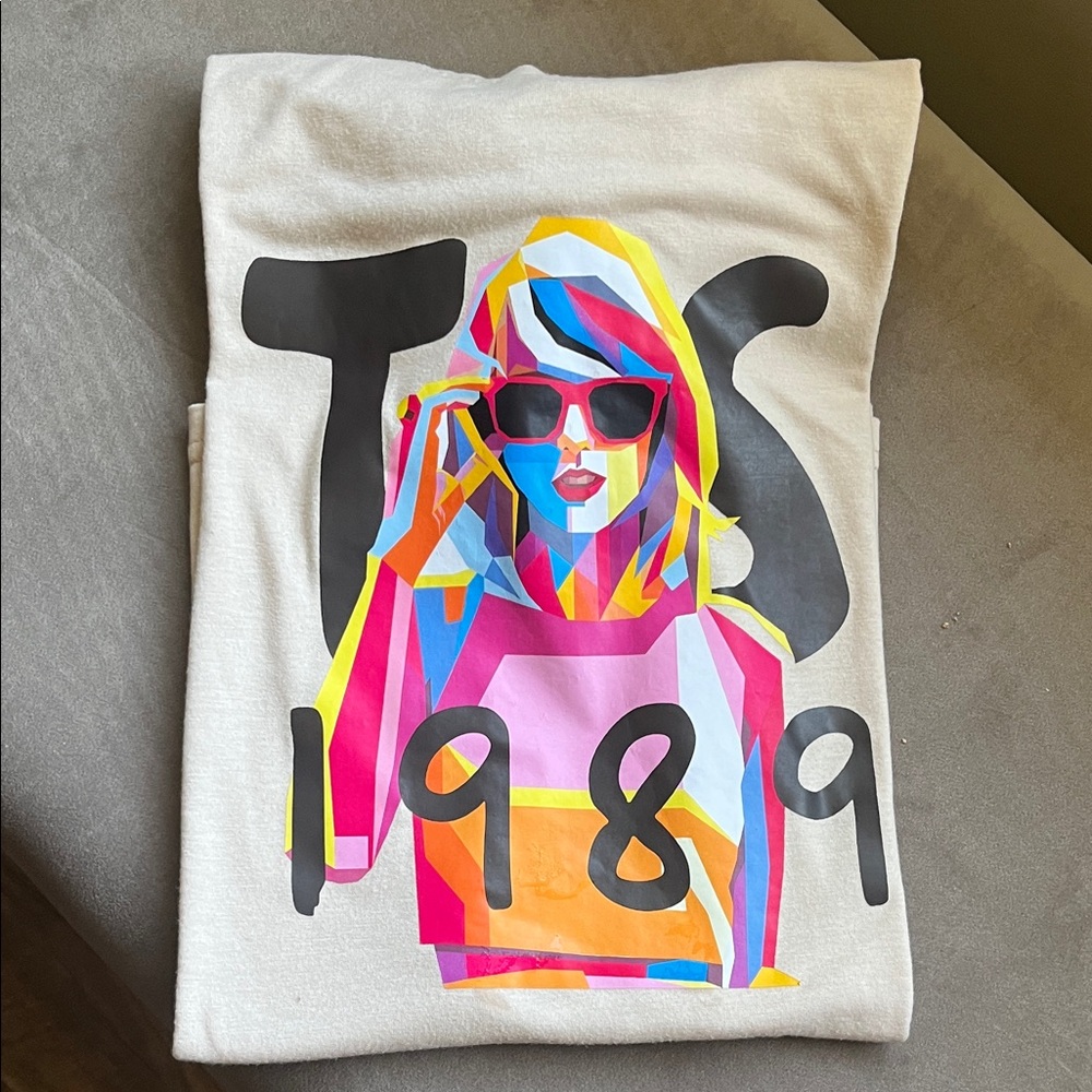 Taylor Swift 1989 Graphic Tee